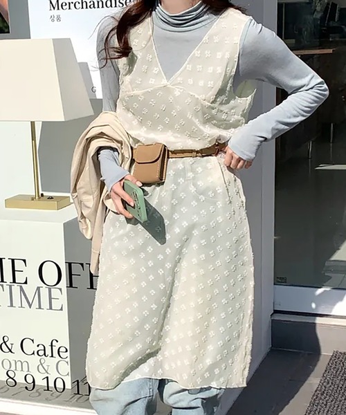 Girly Doll(ガーリードール)の「シアーフラワー刺繍レイヤードワンピース(ワンピース・レディース・ベージュ/ブラック・F)」の15枚目の写真
