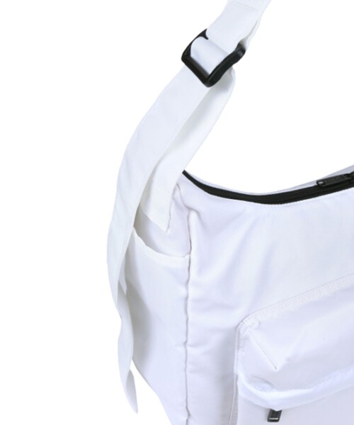 fredy emue（フレディエミュ）の「【UNIVERSAL OVERALL】2POCKET SHOULDER BAG（ショルダーバッグ・レディース・ブラック/オフホワイト・FREE）」の5枚目の写真