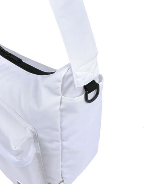 fredy emue（フレディエミュ）の「【UNIVERSAL OVERALL】2POCKET SHOULDER BAG（ショルダーバッグ・レディース・ブラック/オフホワイト・FREE）」の6枚目の写真
