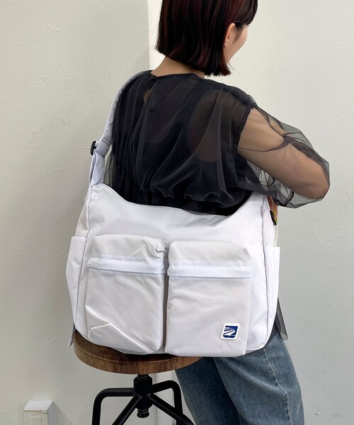 fredy emue（フレディエミュ）の「【UNIVERSAL OVERALL】2POCKET SHOULDER BAG（ショルダーバッグ・レディース・ブラック/オフホワイト・FREE）」の12枚目の写真