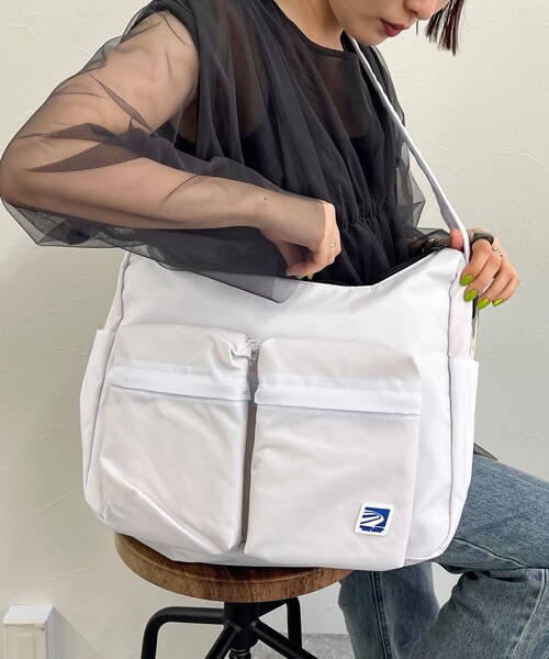 fredy emue（フレディエミュ）の「【UNIVERSAL OVERALL】2POCKET SHOULDER BAG（ショルダーバッグ・レディース・ブラック/オフホワイト・FREE）」の13枚目の写真