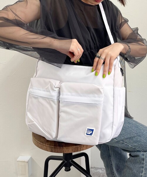 fredy emue（フレディエミュ）の「【UNIVERSAL OVERALL】2POCKET SHOULDER BAG（ショルダーバッグ・レディース・ブラック/オフホワイト・FREE）」の14枚目の写真
