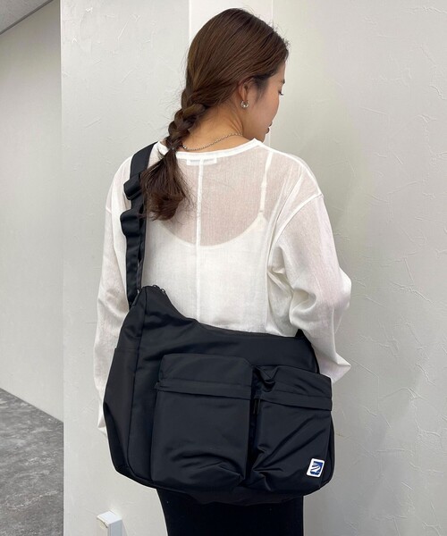 fredy emue（フレディエミュ）の「【UNIVERSAL OVERALL】2POCKET SHOULDER BAG（ショルダーバッグ・レディース・ブラック/オフホワイト・FREE）」の15枚目の写真