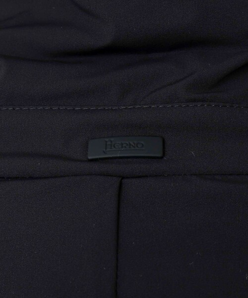 HERNO(ヘルノ)の「【HERNO/ヘルノ】Laminar ストレッチナイロン タックパンツ(その他パンツ・メンズ・ブラック/ネイビー・48/50)」の10枚目の写真