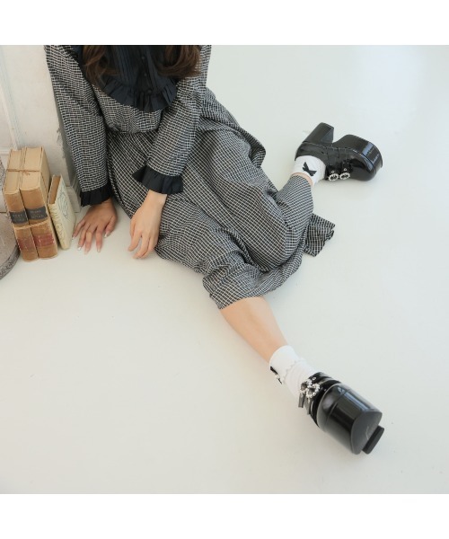 DEMETER(デメテル)の「厚底太ヒール ビジューバックルベルト ローファーパンプス(ローファー・レディース・ブラック・S/M/L/LL)」の4枚目の写真