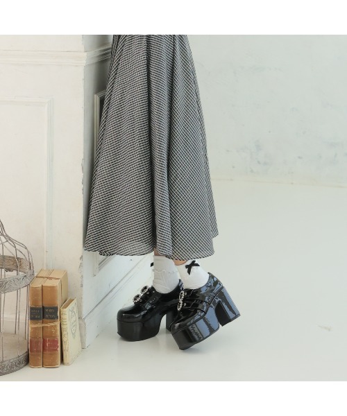 DEMETER(デメテル)の「厚底太ヒール ビジューバックルベルト ローファーパンプス(ローファー・レディース・ブラック・S/M/L/LL)」の7枚目の写真