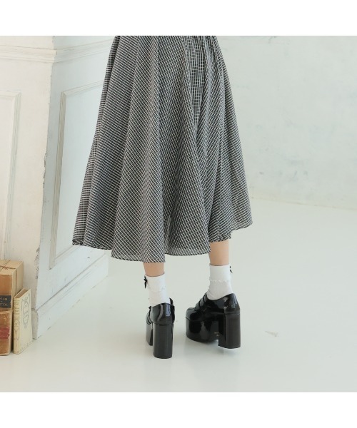 DEMETER(デメテル)の「厚底太ヒール ビジューバックルベルト ローファーパンプス(ローファー・レディース・ブラック・S/M/L/LL)」の8枚目の写真