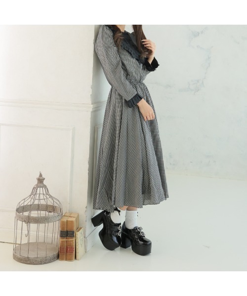 DEMETER(デメテル)の「厚底太ヒール ビジューバックルベルト ローファーパンプス(ローファー・レディース・ブラック・S/M/L/LL)」の9枚目の写真