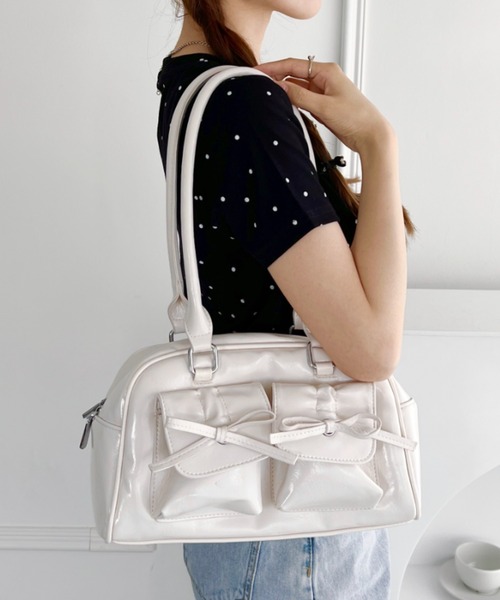 Loueme（ルエム）の「ダブルポケットリボンショルダーバッグ（ショルダーバッグ・レディース・レッド/アイボリー/ブラック/シルバー/ピンク・FREE）」の17枚目の写真