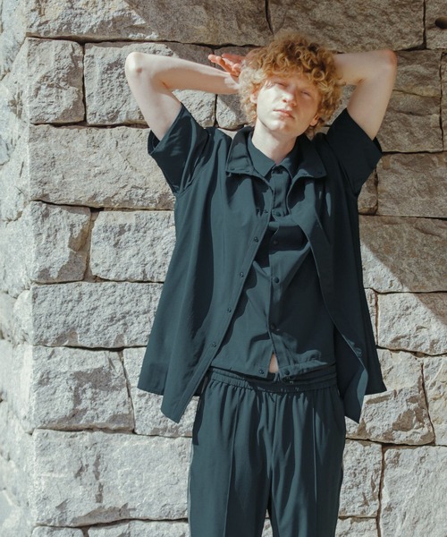 Uiscel（ユイセル）の「Uiscel　4wayストレッチサイドジップルーズシャツ（シャツ/ブラウス・メンズ・ブラック/ブルー・MEDIUM/LARGE）」の2枚目の写真