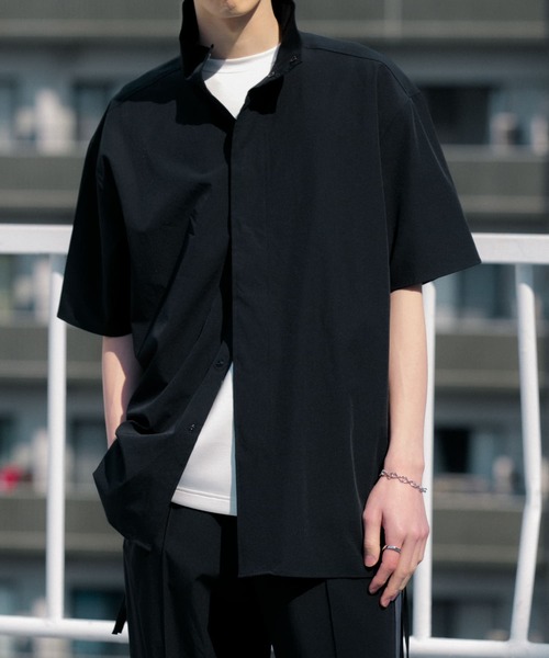 Uiscel（ユイセル）の「Uiscel　4wayストレッチサイドジップルーズシャツ（シャツ/ブラウス・メンズ・ブラック/ブルー・MEDIUM/LARGE）」の3枚目の写真