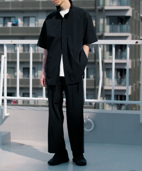 Uiscel（ユイセル）の「Uiscel　4wayストレッチサイドジップルーズシャツ（シャツ/ブラウス・メンズ・ブラック/ブルー・MEDIUM/LARGE）」の4枚目の写真