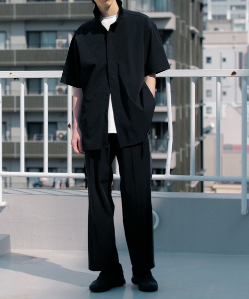 Uiscel（ユイセル）の「Uiscel　4wayストレッチサイドジップルーズシャツ（シャツ/ブラウス・メンズ・ブラック/ブルー・MEDIUM/LARGE）」の5枚目の写真