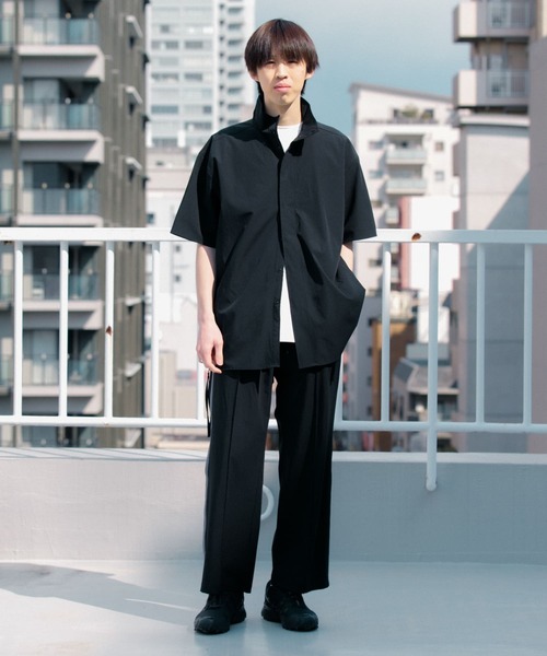 Uiscel（ユイセル）の「Uiscel　4wayストレッチサイドジップルーズシャツ（シャツ/ブラウス・メンズ・ブラック/ブルー・MEDIUM/LARGE）」の6枚目の写真