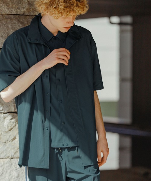 Uiscel（ユイセル）の「Uiscel　4wayストレッチサイドジップルーズシャツ（シャツ/ブラウス・メンズ・ブラック/ブルー・MEDIUM/LARGE）」の7枚目の写真