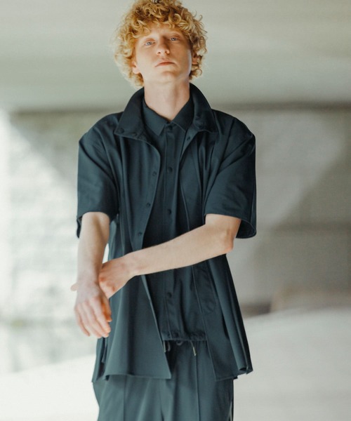 Uiscel（ユイセル）の「Uiscel　4wayストレッチサイドジップルーズシャツ（シャツ/ブラウス・メンズ・ブラック/ブルー・MEDIUM/LARGE）」の8枚目の写真