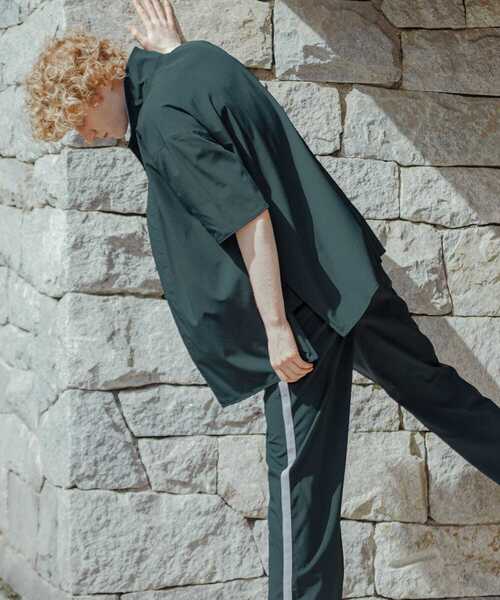 Uiscel（ユイセル）の「Uiscel　4wayストレッチサイドジップルーズシャツ（シャツ/ブラウス・メンズ・ブラック/ブルー・MEDIUM/LARGE）」の9枚目の写真