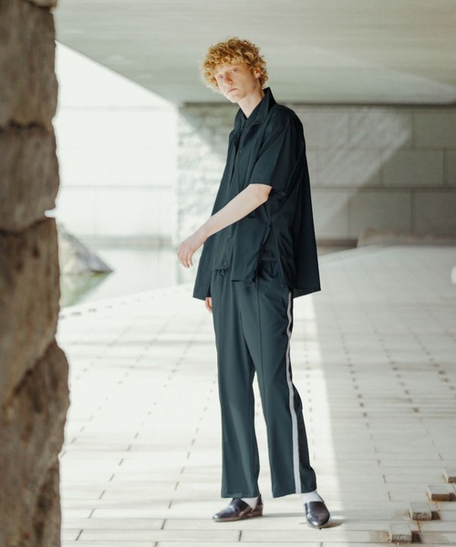 Uiscel（ユイセル）の「Uiscel　4wayストレッチサイドジップルーズシャツ（シャツ/ブラウス・メンズ・ブラック/ブルー・MEDIUM/LARGE）」の10枚目の写真