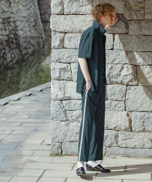 Uiscel（ユイセル）の「Uiscel　4wayストレッチサイドジップルーズシャツ（シャツ/ブラウス・メンズ・ブラック/ブルー・MEDIUM/LARGE）」の13枚目の写真