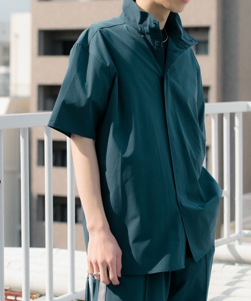 Uiscel（ユイセル）の「Uiscel　4wayストレッチサイドジップルーズシャツ（シャツ/ブラウス・メンズ・ブラック/ブルー・MEDIUM/LARGE）」の16枚目の写真