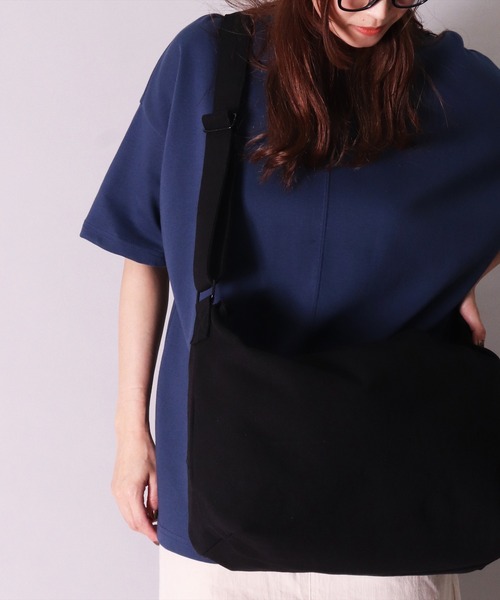 BAYBLO(ベイブロ)の「(CR)【ユニセックス】キャンバス シンプル ショルダーバッグ(ショルダーバッグ・レディース・アイボリー/ダークグレー/ブラック/ライトグレー・ONE SIZE)」の3枚目の写真