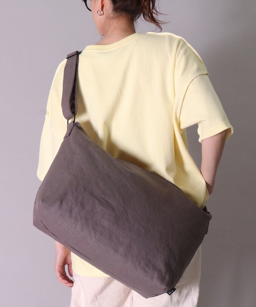 BAYBLO(ベイブロ)の「(CR)【ユニセックス】キャンバス シンプル ショルダーバッグ(ショルダーバッグ・レディース・アイボリー/ダークグレー/ブラック/ライトグレー・ONE SIZE)」の12枚目の写真