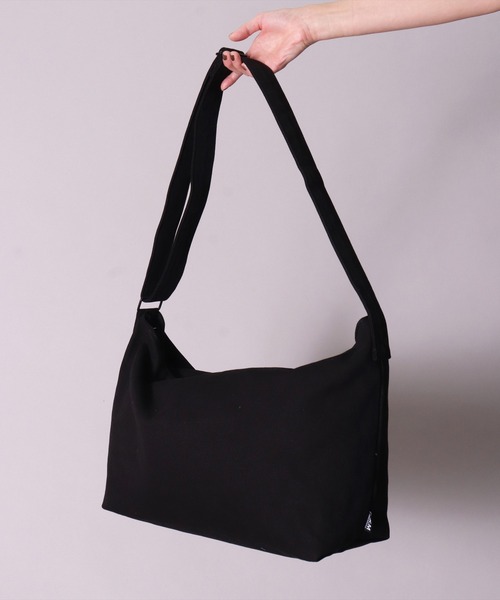 BAYBLO(ベイブロ)の「(CR)【ユニセックス】キャンバス シンプル ショルダーバッグ(ショルダーバッグ・レディース・アイボリー/ダークグレー/ブラック/ライトグレー・ONE SIZE)」の18枚目の写真