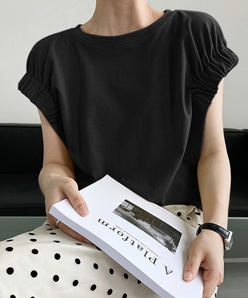 COCOMOMO(ココモモ)の「ギャザースリーブTシャツ コットン100%(Tシャツ/カットソー・レディース・ブラック/ホワイト/グリーン/イエロー・M/L/XL)」の2枚目の写真