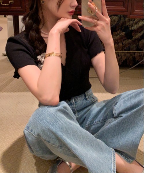 by muni:r(バイ ムニール)の「フリルVパンチング半袖Tシャツ(Tシャツ/カットソー・レディース・ブラック/グレー/ホワイト・FREE)」の7枚目の写真