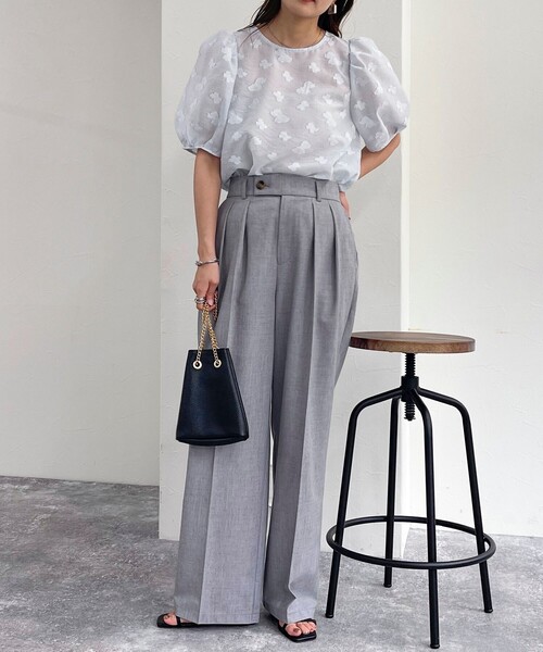 fredy emue（フレディエミュ）の「シアージャガード5分袖ブラウス（シャツ/ブラウス・レディース・グレー/サックスブルー/アイボリー・38）」の12枚目の写真