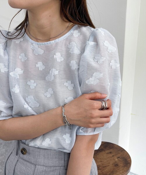 fredy emue（フレディエミュ）の「シアージャガード5分袖ブラウス（シャツ/ブラウス・レディース・グレー/サックスブルー/アイボリー・38）」の21枚目の写真