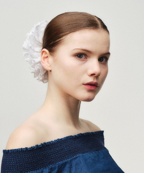 GOOD SQUISH（グッドスクイッシュ）の「【GOOD SQUISH】BLUMBERG コットンレースシュシュ ギフト プレゼント（シュシュ・レディース・ホワイト/ブラック/レッド・FREE）」の4枚目の写真