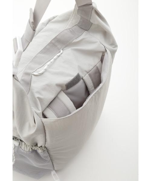 emmi（エミ）の「撥水マルチパーパスバックパック（バックパック/リュック・レディース・ホワイト/ブラック/ライトグレー・FREE）」の9枚目の写真