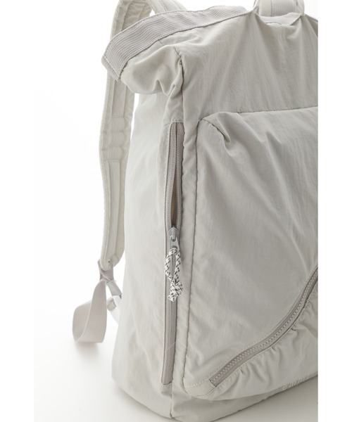 emmi（エミ）の「撥水マルチパーパスバックパック（バックパック/リュック・レディース・ホワイト/ブラック/ライトグレー・FREE）」の15枚目の写真