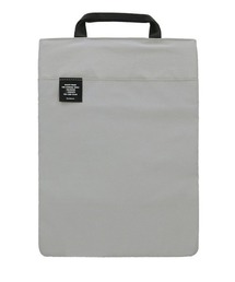 Inner Carrying（インナーキャリング）の「インナーキャリング スタッド パソコンケース 13インチ（PC・タブレットケース）」