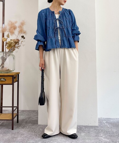 fredy emue(フレディエミュ)の「シャーリングリボンデニムシャツ(シャツ/ブラウス・レディース・サックスブルー/ブルー・38)」の3枚目の写真