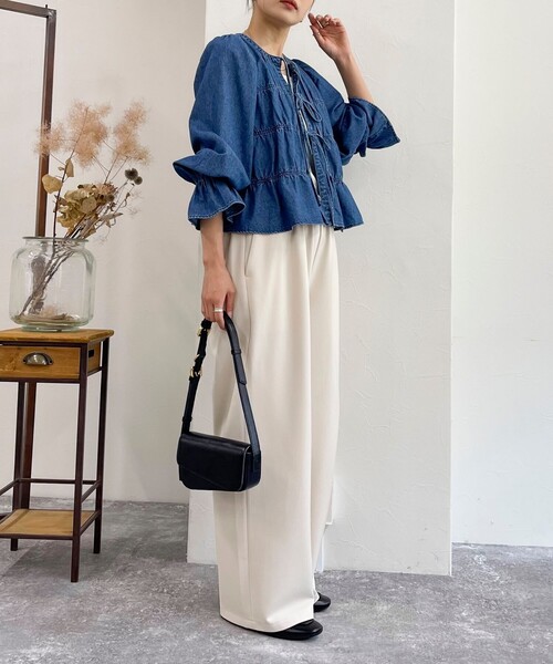 fredy emue(フレディエミュ)の「シャーリングリボンデニムシャツ(シャツ/ブラウス・レディース・サックスブルー/ブルー・38)」の4枚目の写真