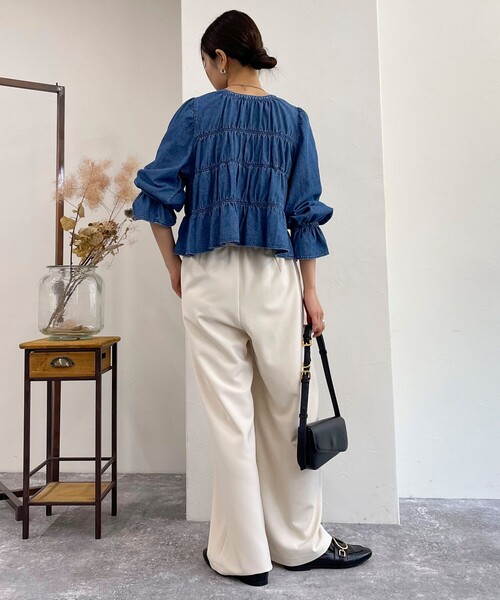 fredy emue(フレディエミュ)の「シャーリングリボンデニムシャツ(シャツ/ブラウス・レディース・サックスブルー/ブルー・38)」の7枚目の写真