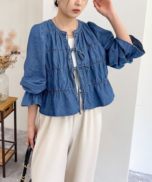 fredy emue(フレディエミュ)の「シャーリングリボンデニムシャツ(シャツ/ブラウス・レディース・サックスブルー/ブルー・38)」の11枚目の写真