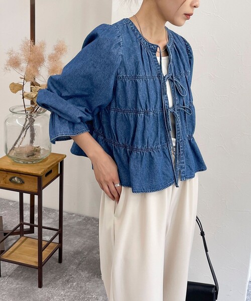 fredy emue(フレディエミュ)の「シャーリングリボンデニムシャツ(シャツ/ブラウス・レディース・サックスブルー/ブルー・38)」の12枚目の写真