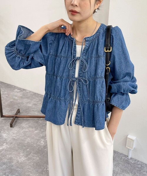 fredy emue(フレディエミュ)の「シャーリングリボンデニムシャツ(シャツ/ブラウス・レディース・サックスブルー/ブルー・38)」の16枚目の写真