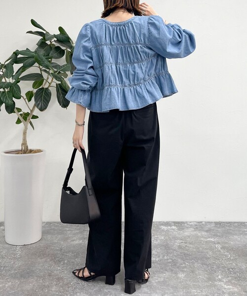 fredy emue(フレディエミュ)の「シャーリングリボンデニムシャツ(シャツ/ブラウス・レディース・サックスブルー/ブルー・38)」の20枚目の写真