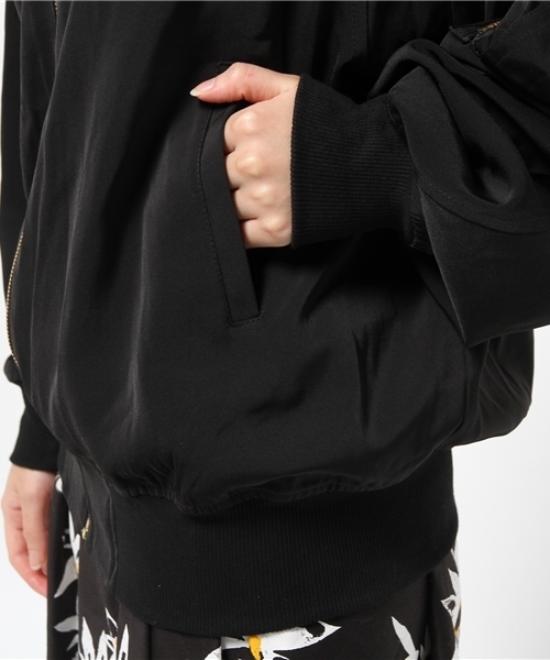 Omekashi（オメカシ）の「【Omekashi】HLリバーシブルブルゾン（ブルゾン・レディース・ブラック/ブルー・ﾌﾘ-）」の8枚目の写真