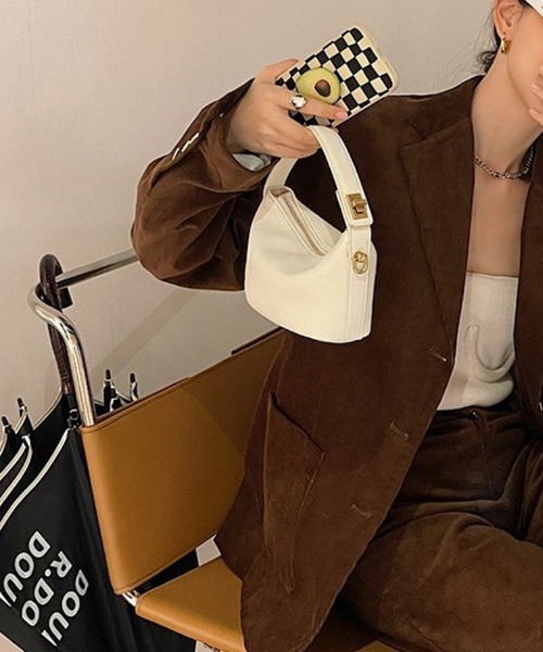 TONE SELECT GOODS（トーンセレクトグッズ）の「urbanfemine./PU レトロデザイン2wayショルダーバッグ U7341（ショルダーバッグ・レディース・ホワイト/ブラック・FREE）」の4枚目の写真