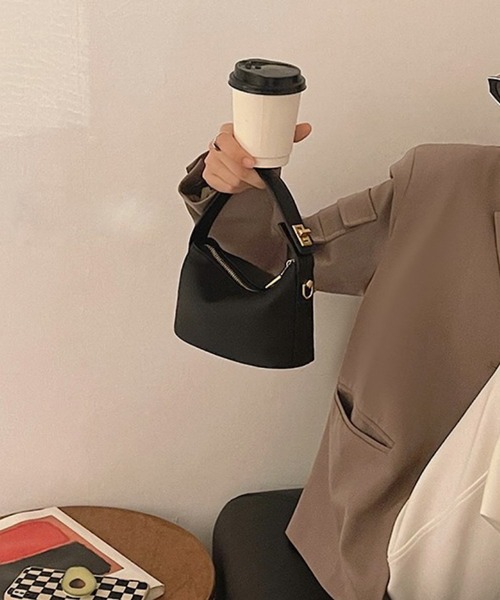 TONE SELECT GOODS（トーンセレクトグッズ）の「urbanfemine./PU レトロデザイン2wayショルダーバッグ U7341（ショルダーバッグ・レディース・ホワイト/ブラック・FREE）」の3枚目の写真