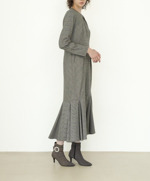 Launa lea(ラウナレア)の「7cmポインテッドトウビジューショートブーツ(0581)(ブーツ・レディース・ブラック/ネイビー/グレー系その他・LL/L/M/S)」の6枚目の写真