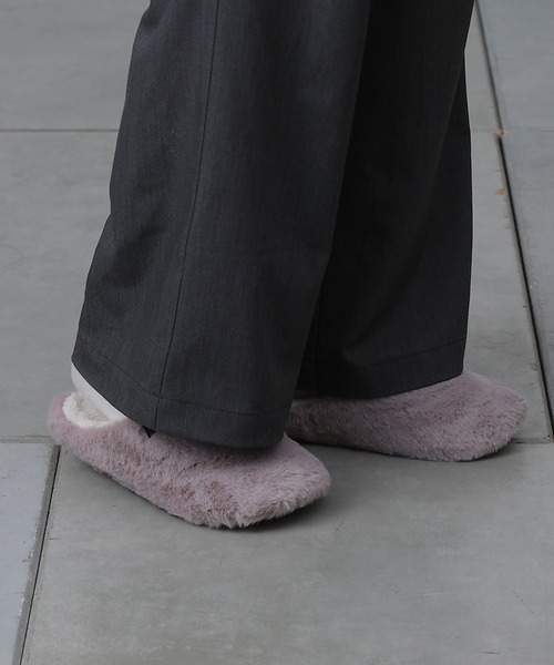 COLONY 2139(コロニートゥーワンスリーナイン)の「フェイクファールームシューズ(ルームシューズ/スリッパ・レディース・チャコールグレー/ライトグレー/ピンクベージュ/サックスブルー・FREE)」の4枚目の写真