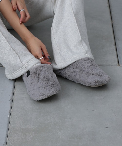 COLONY 2139(コロニートゥーワンスリーナイン)の「フェイクファールームシューズ(ルームシューズ/スリッパ・レディース・チャコールグレー/ライトグレー/ピンクベージュ/サックスブルー・FREE)」の1枚目の写真