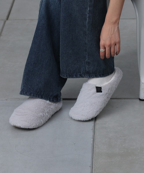 COLONY 2139(コロニートゥーワンスリーナイン)の「フェイクファールームシューズ(ルームシューズ/スリッパ・レディース・チャコールグレー/ライトグレー/ピンクベージュ/サックスブルー・FREE)」の2枚目の写真