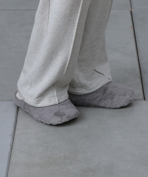 COLONY 2139(コロニートゥーワンスリーナイン)の「フェイクファールームシューズ(ルームシューズ/スリッパ・レディース・チャコールグレー/ライトグレー/ピンクベージュ/サックスブルー・FREE)」の5枚目の写真